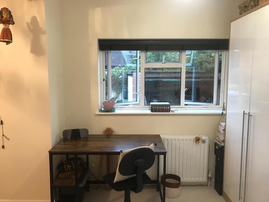 Serene Spacious Room Staines-upon-Thames Εξωτερικό φωτογραφία