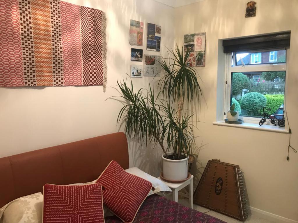 Serene Spacious Room Staines-upon-Thames Εξωτερικό φωτογραφία