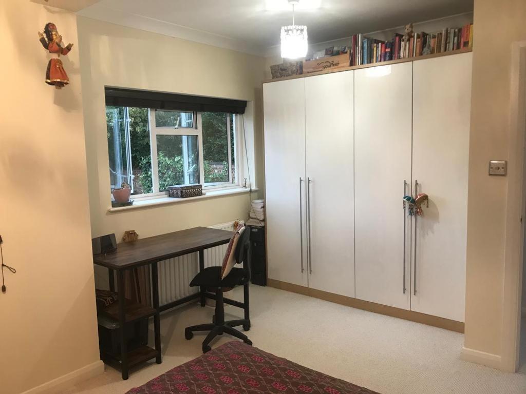 Serene Spacious Room Staines-upon-Thames Εξωτερικό φωτογραφία