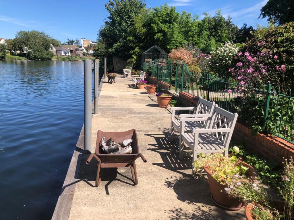 Serene Spacious Room Staines-upon-Thames Εξωτερικό φωτογραφία