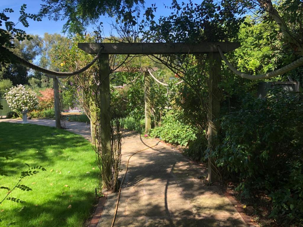Serene Spacious Room Staines-upon-Thames Εξωτερικό φωτογραφία